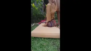 Pakai Batik Ngentot Liar Belakang Rumah